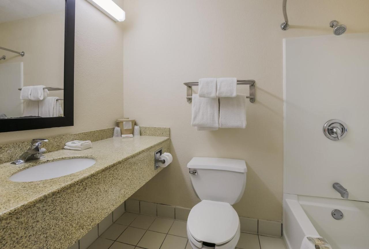 Red Roof Inn & Suites Knoxville East מראה חיצוני תמונה