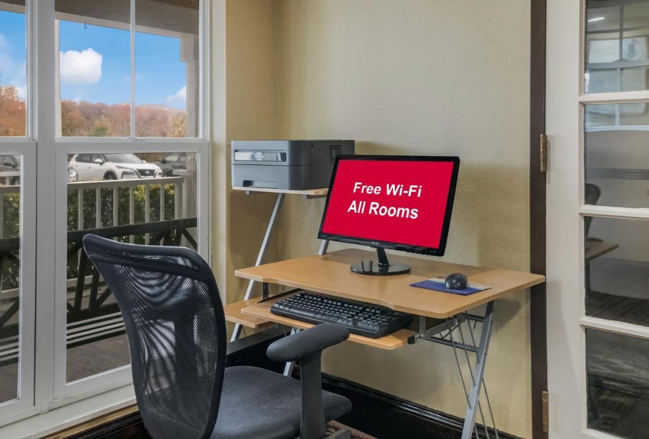 Red Roof Inn & Suites Knoxville East מראה חיצוני תמונה