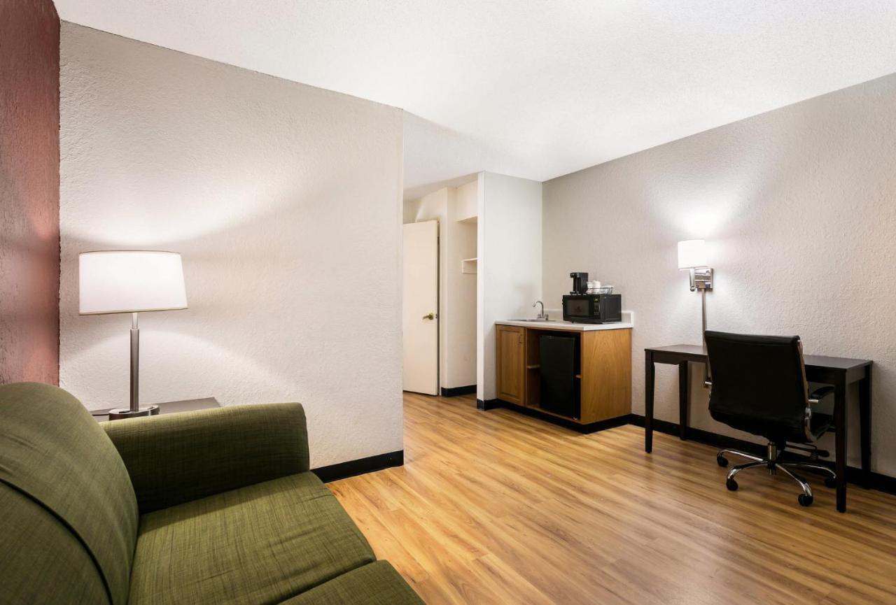 Red Roof Inn & Suites Knoxville East מראה חיצוני תמונה