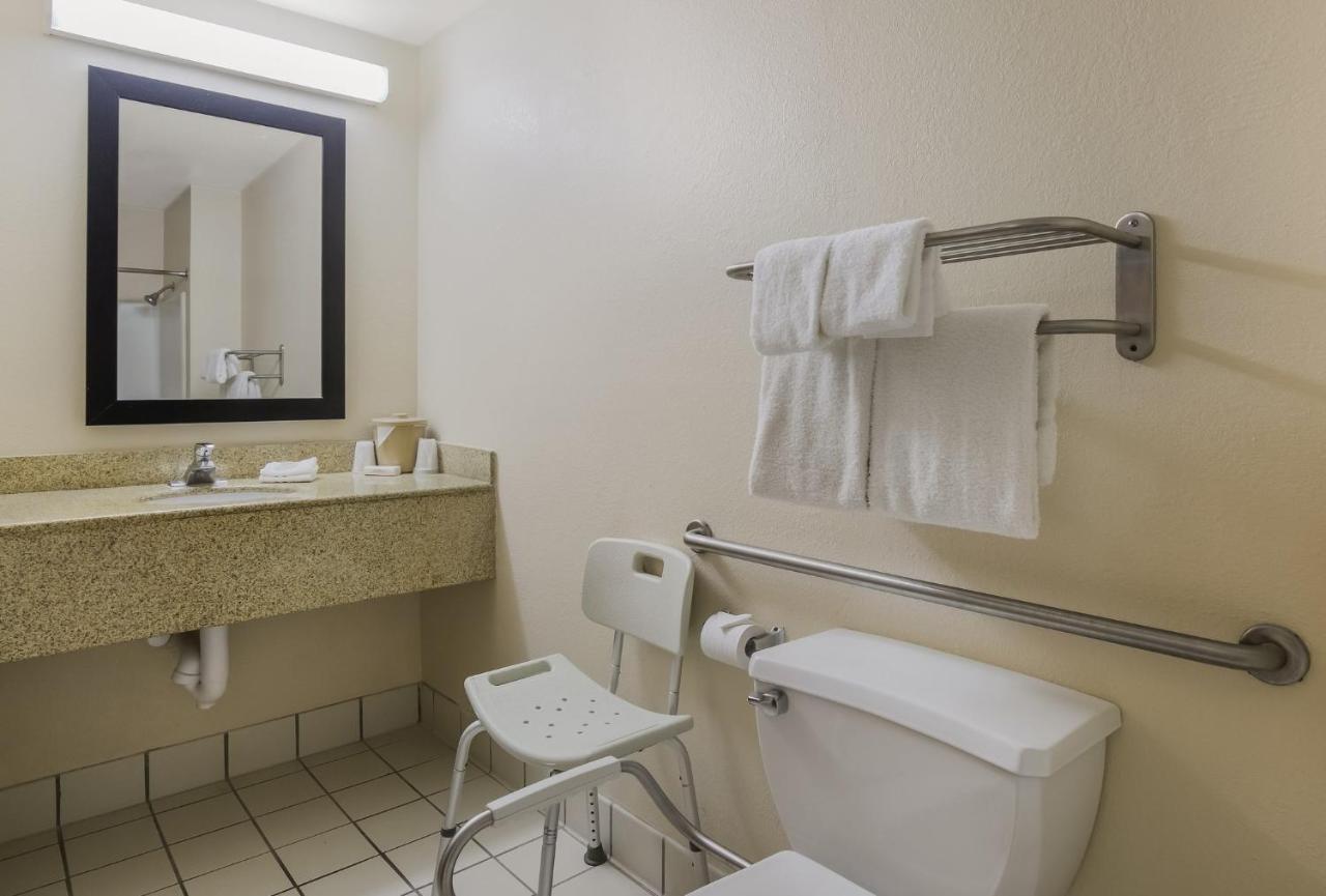 Red Roof Inn & Suites Knoxville East מראה חיצוני תמונה